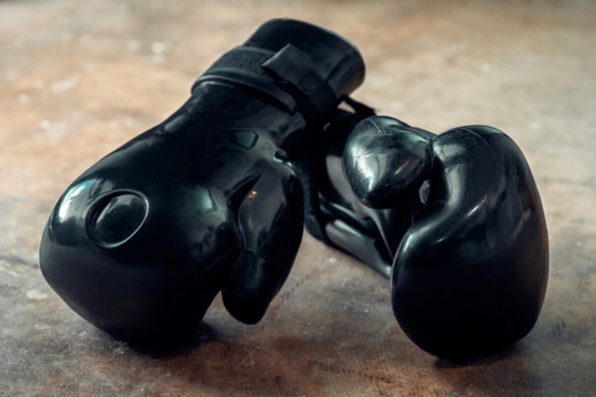 Aqua Boxing Glove substitutes its own water bladder for a punching bag